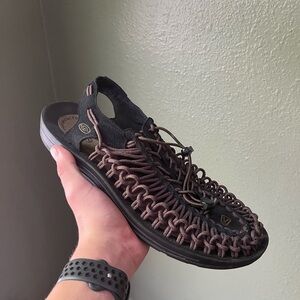 KEEN Uneek Men's Sandals Outdoor Braided Cord Black/White Size 11 M